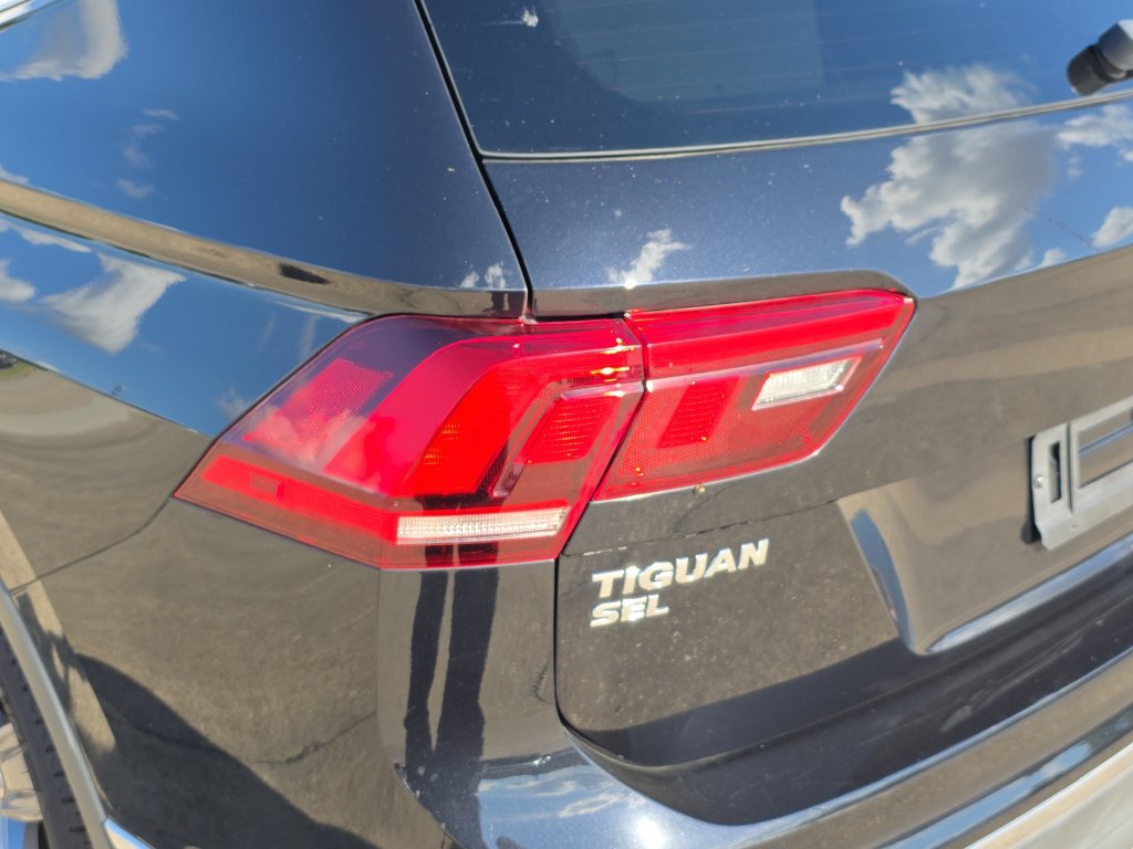 Used 2021 Volkswagen Tiguan SEL AWD/4WD image 36