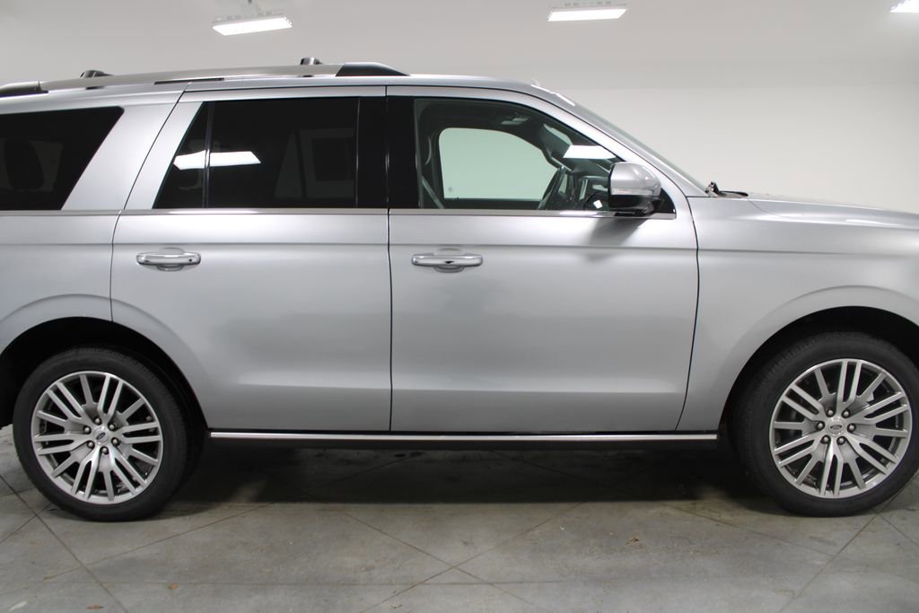 Used 2024 Ford Expedition Limited image 11