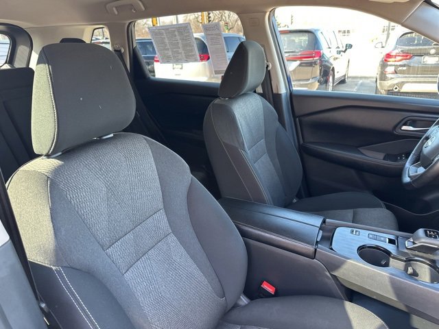 Used 2025 Nissan Rogue SV image 14