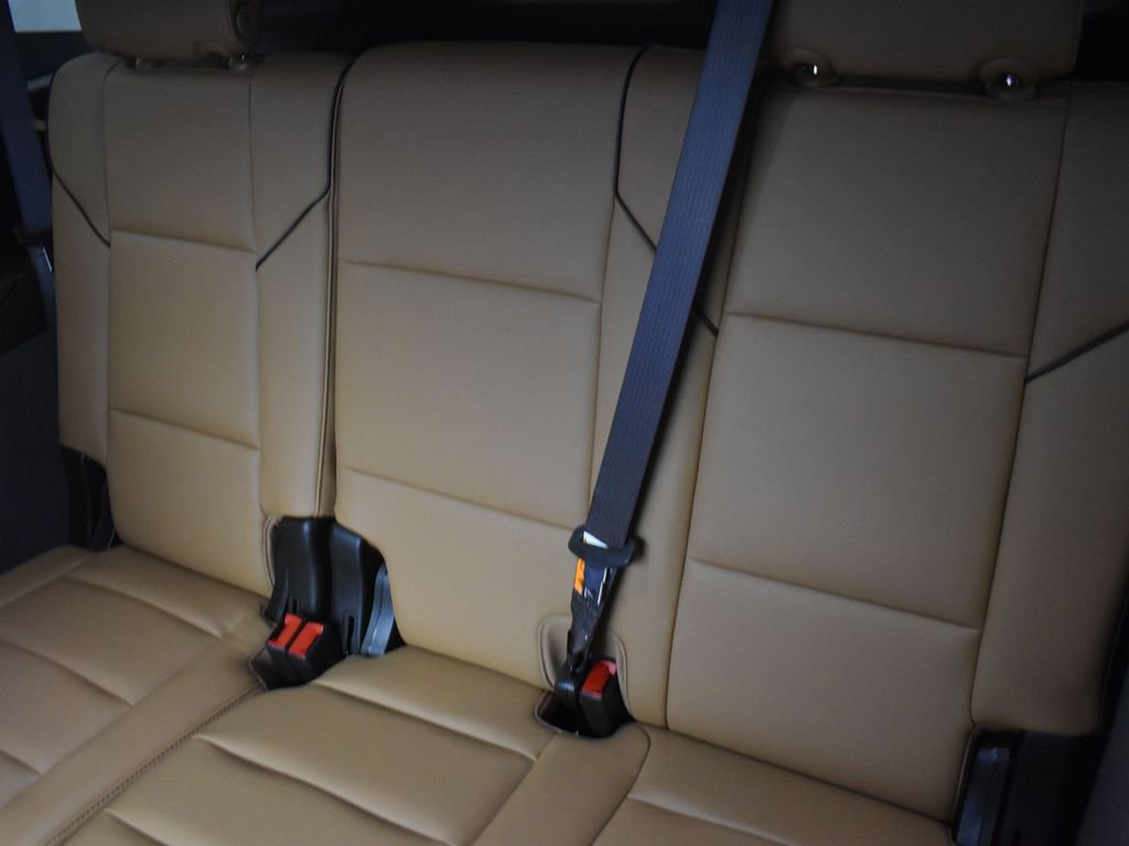 Certified 2025 Cadillac Escalade ESV Premium Luxury w/ Touring Package image 31