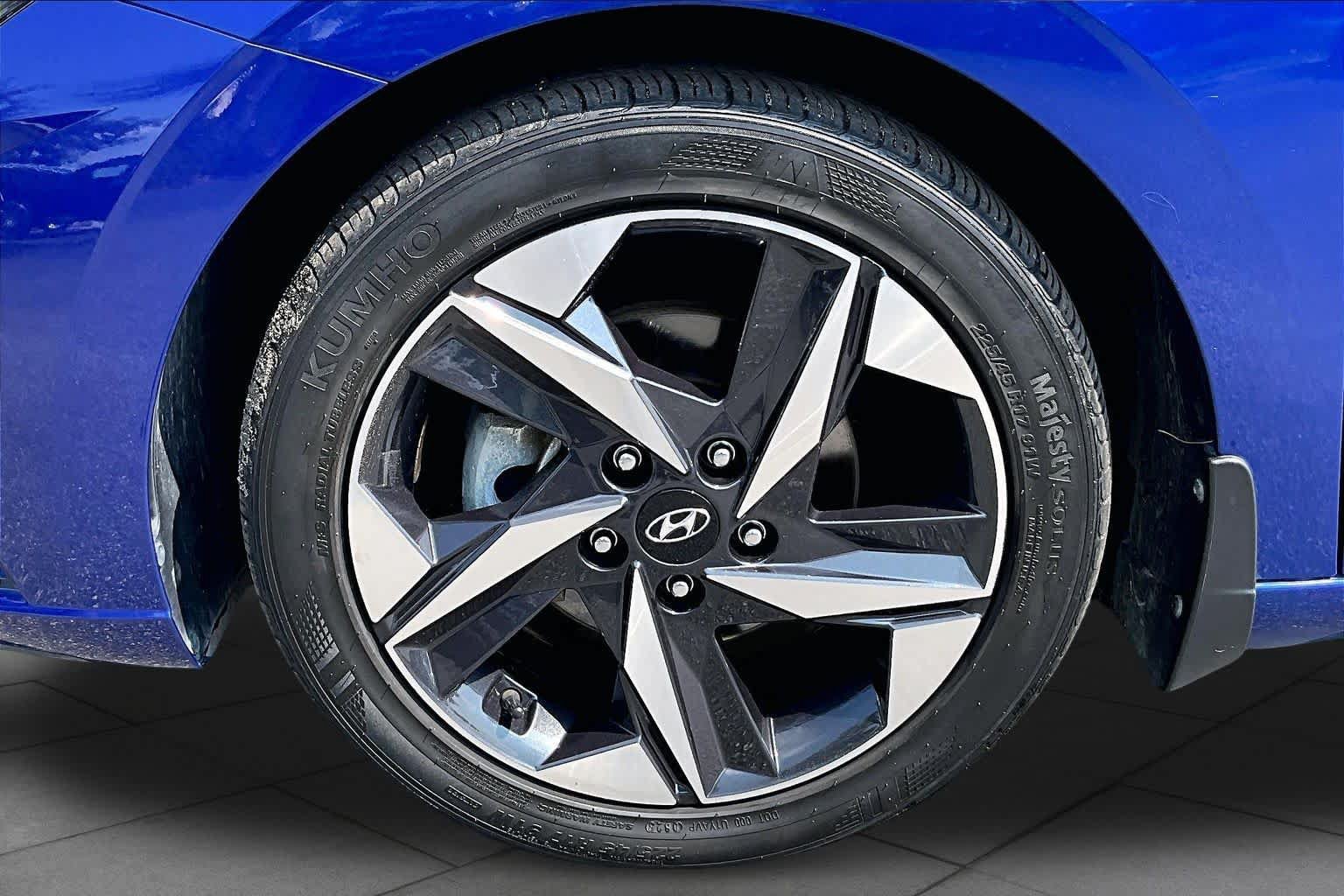Used 2023 Hyundai Elantra SEL w/ Convenience Package FWD image 10