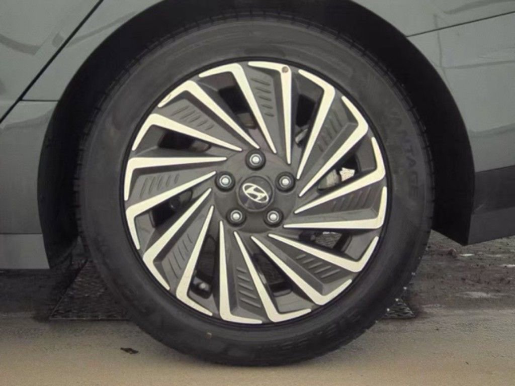 Used 2025 Hyundai Sonata SEL image 18