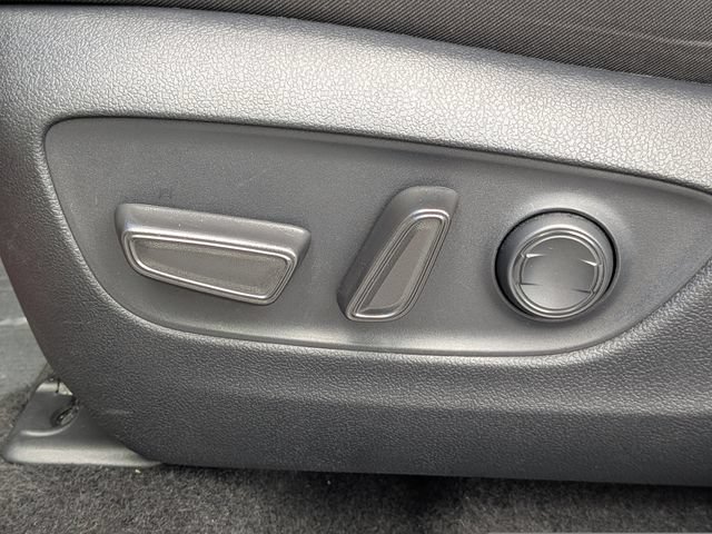 Used 2025 Toyota RAV4 XLE FWD image 19