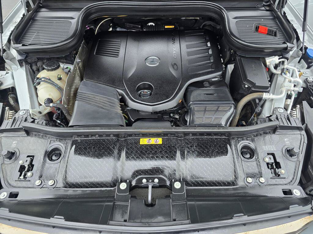 Used 2024 Mercedes-Benz GLS 450 4MATIC image 10
