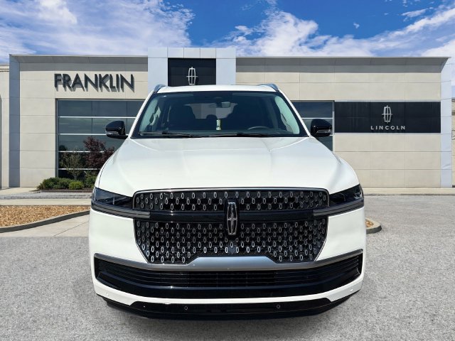 New 2027 Lincoln Navigator L Reserve AWD/4WD image 2