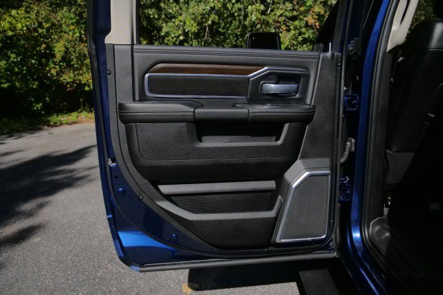 Used 2024 RAM 3500 Laramie AWD/4WD image 32