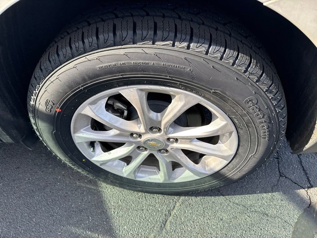 Used 2021 Chevrolet Equinox LS w/ LS Convenience Package image 29