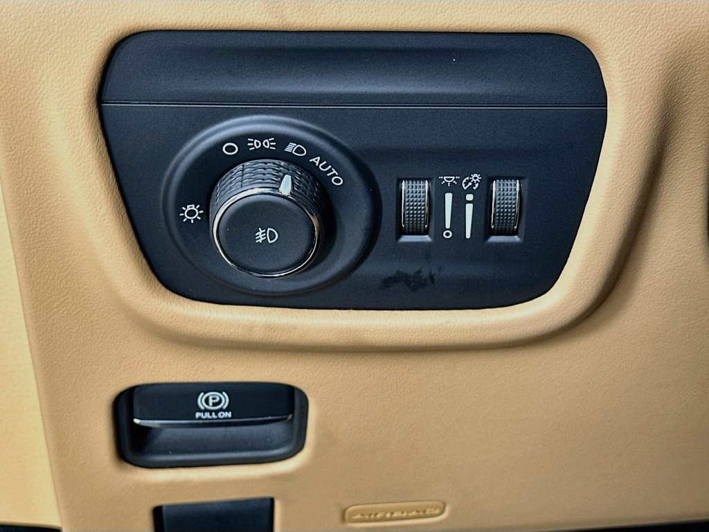 Used 2024 Jeep Grand Cherokee L Summit AWD/4WD image 10