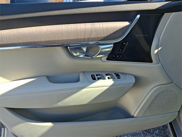 Used 2023 Volvo S90 B6 Plus image 12