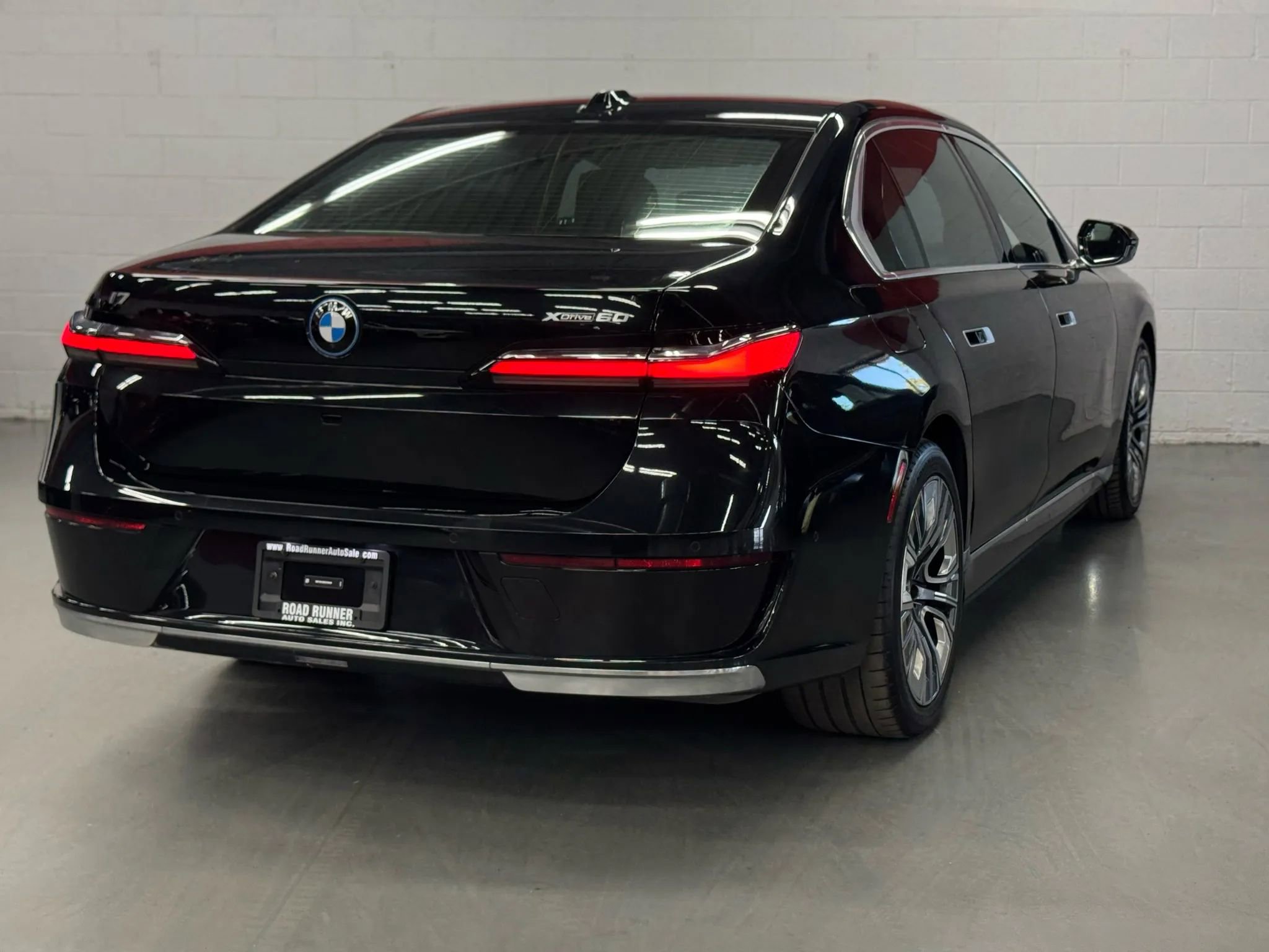 Used 2024 BMW i7 xDrive60 w/ Executive Package image 5