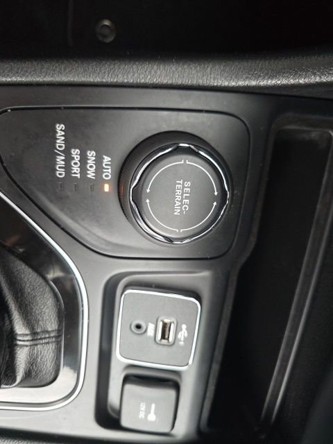 Used 2019 Jeep Cherokee Limited AWD/4WD image 20