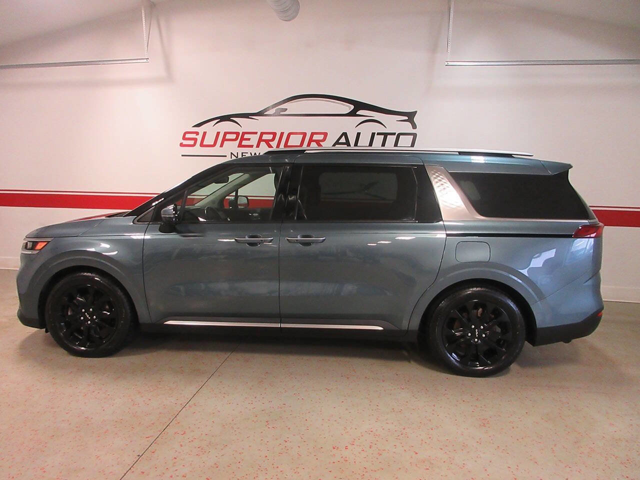 Used 2023 Kia Carnival SX Prestige image 3