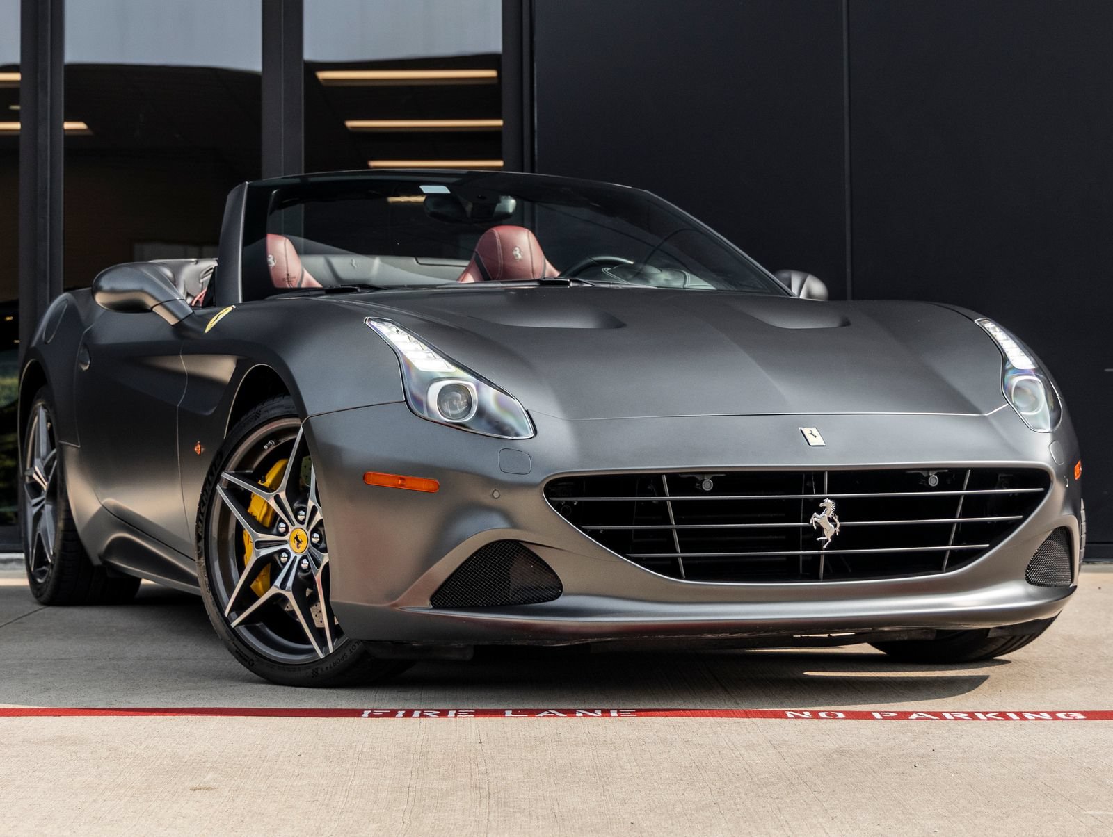 Used 2016 Ferrari California T RWD image 2