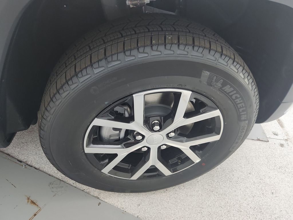 New 2025 Jeep Grand Cherokee L Limited w/ Trailer Tow Package image 35