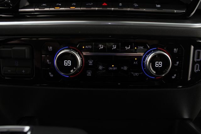 New 2026 GMC Sierra 1500 SLT image 7