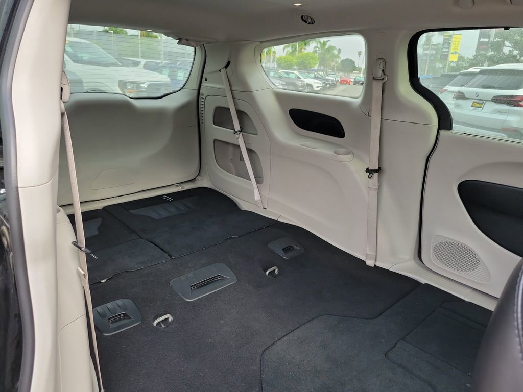 Certified 2024 Chrysler Pacifica Touring-L image 21