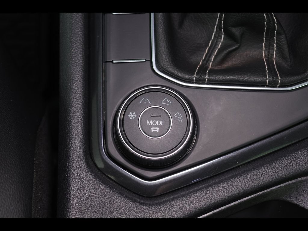 Used 2022 Volkswagen Tiguan SE AWD/4WD image 12