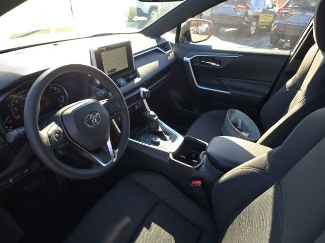 New 2025 Toyota RAV4 SE image 9