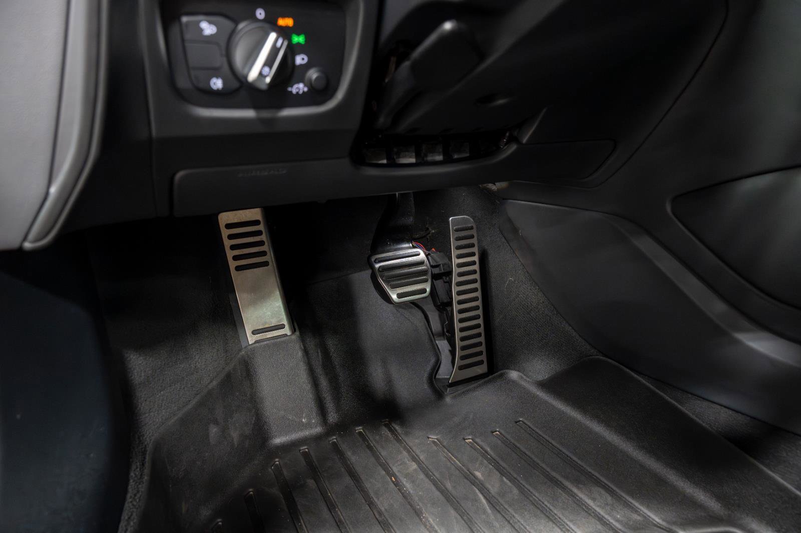 Used 2017 Audi R8 V10 plus w/ Full Leather Package image 99