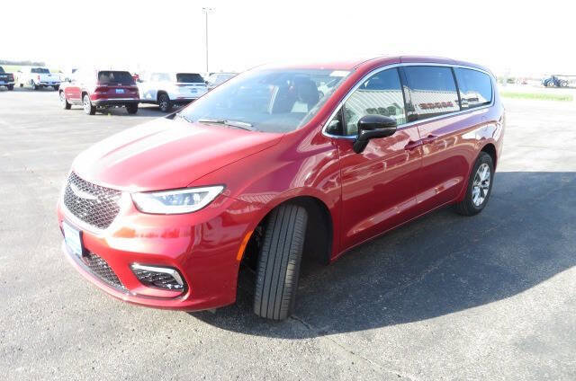 New 2026 Chrysler Pacifica Select image 6