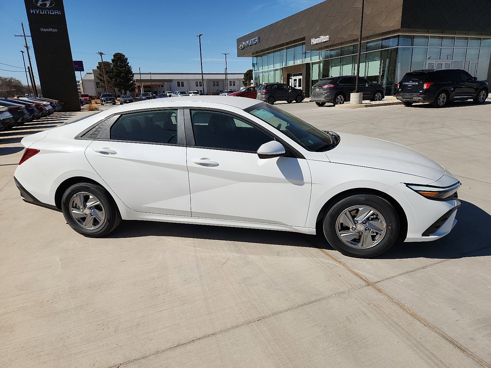 New 2026 Hyundai Elantra SE w/ Cargo Package image 5