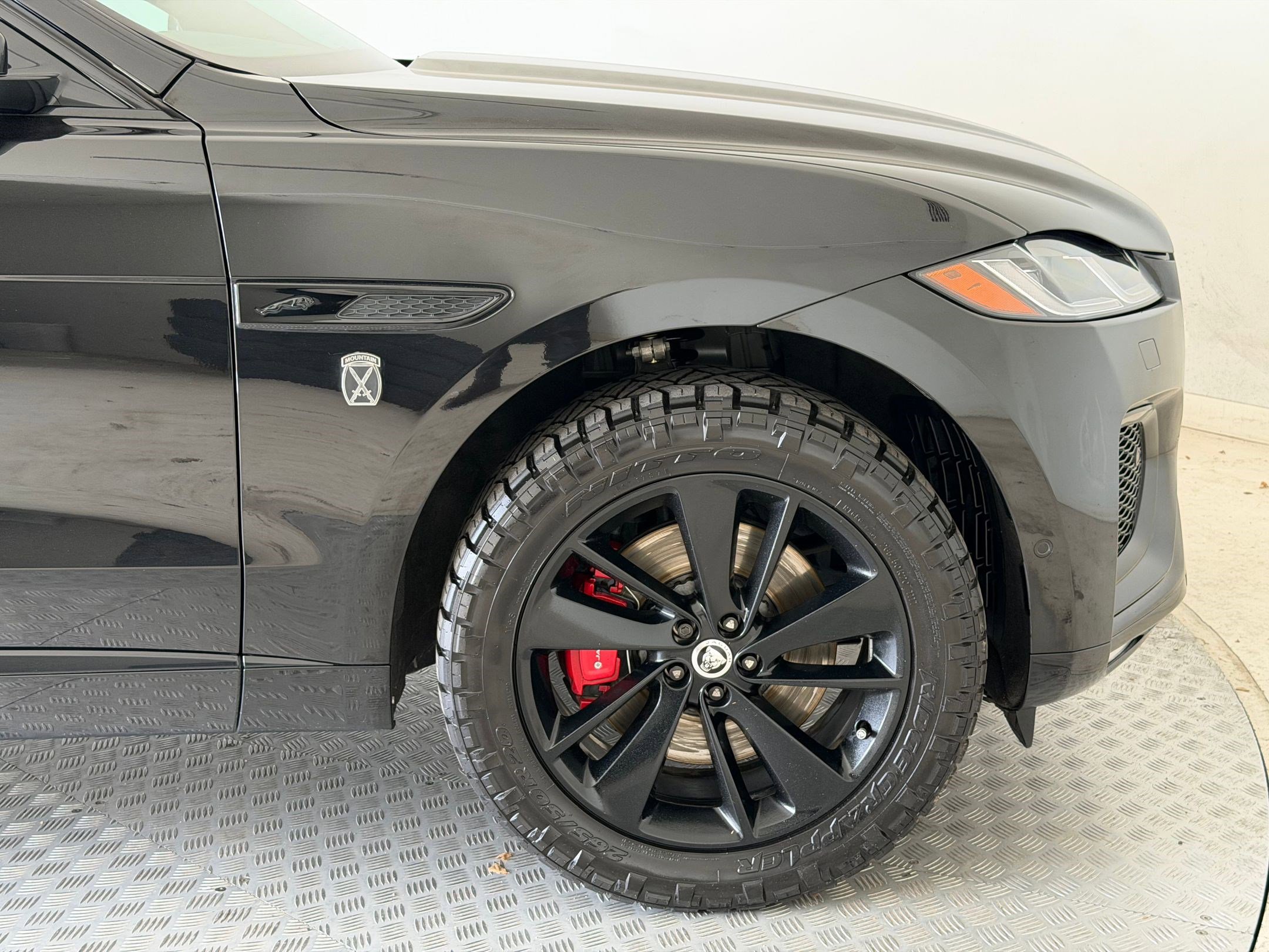 Used 2024 Jaguar F-PACE R-Dynamic S image 11