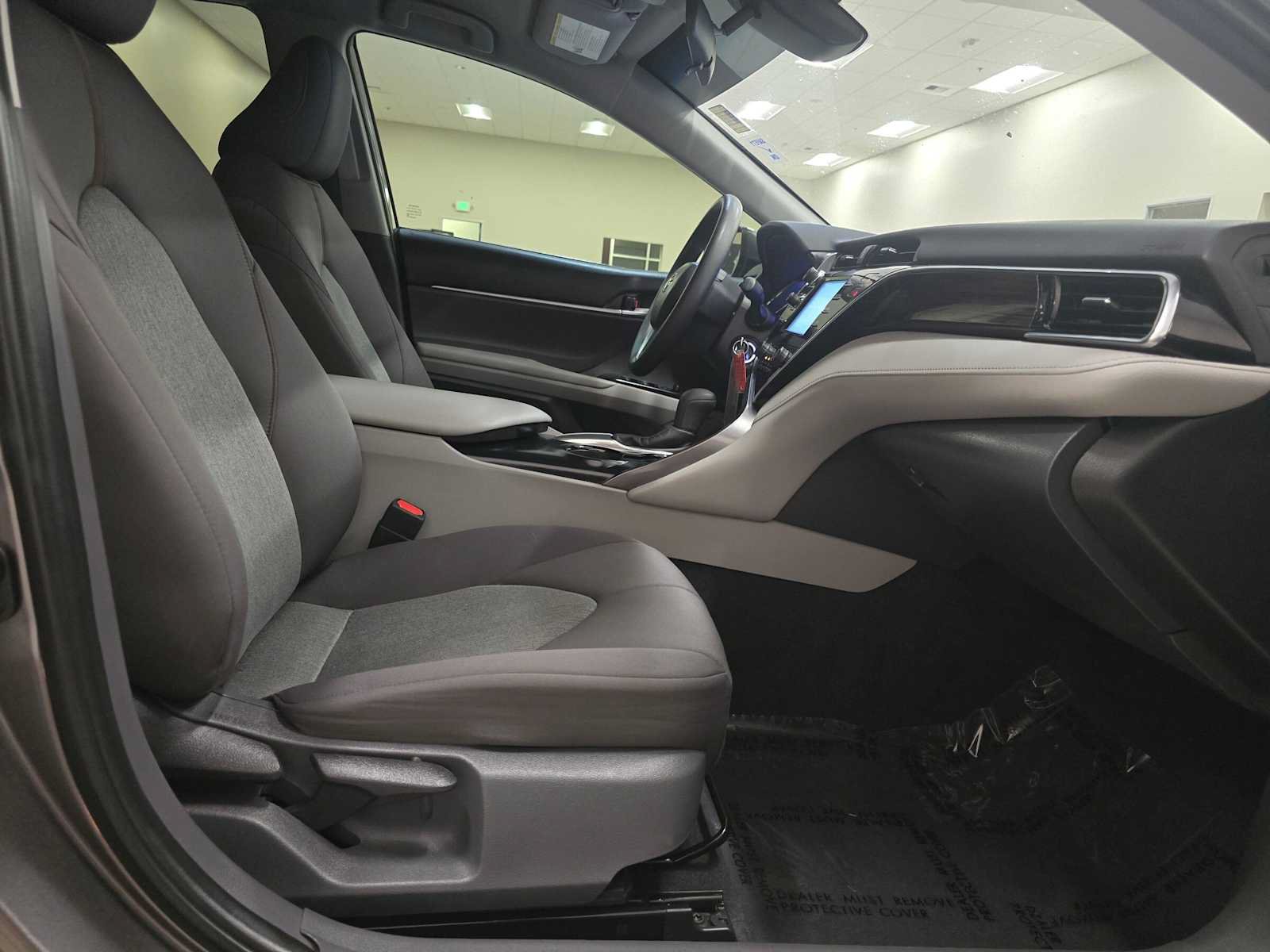 Used 2018 Toyota Camry LE FWD image 26