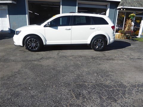 Used 2017 Dodge Journey SE w/ Flexible Seating Group image 2