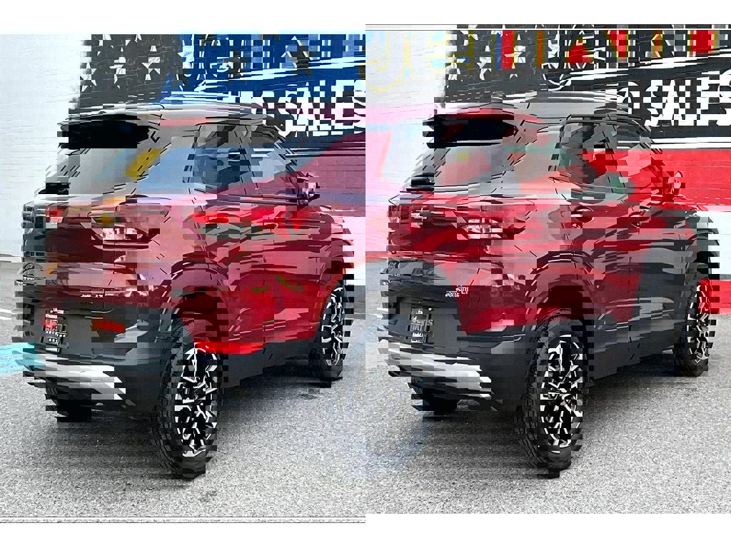 Used 2025 Chevrolet TrailBlazer LT image 2