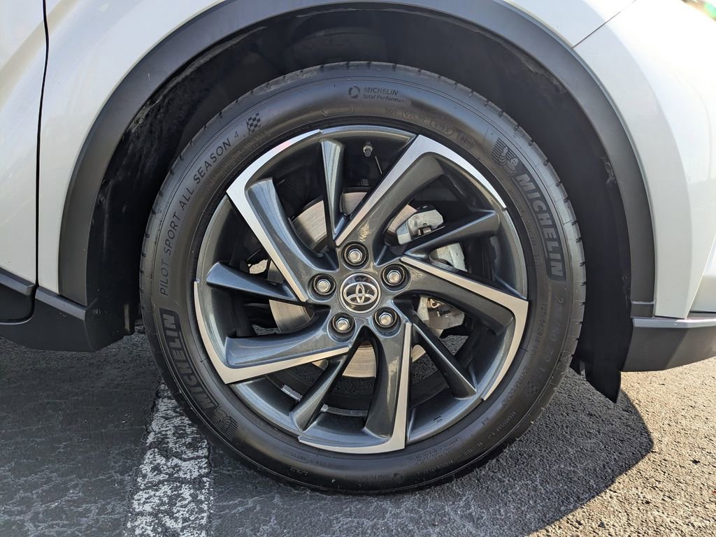 Used 2020 Toyota C-HR Limited image 11