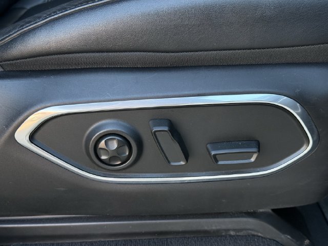 Used 2024 Jeep Wagoneer L Series II AWD/4WD image 29
