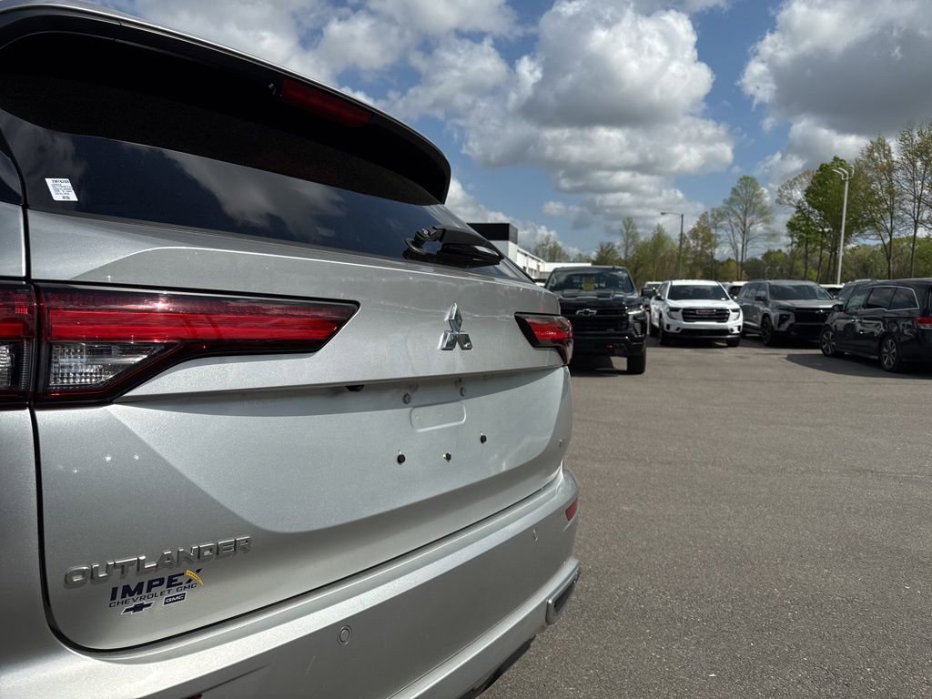 Used 2022 Mitsubishi Outlander SE image 32