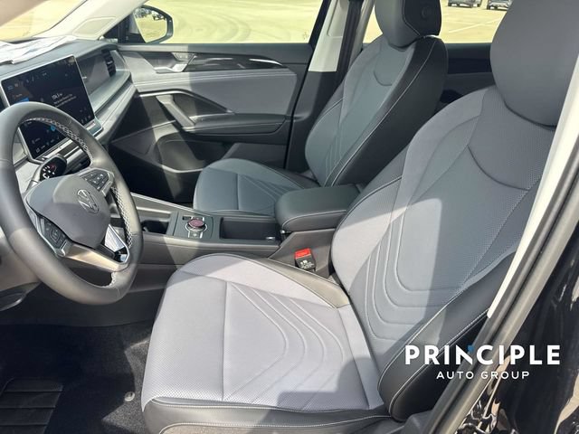 Used 2025 Volkswagen Tiguan SE FWD image 29