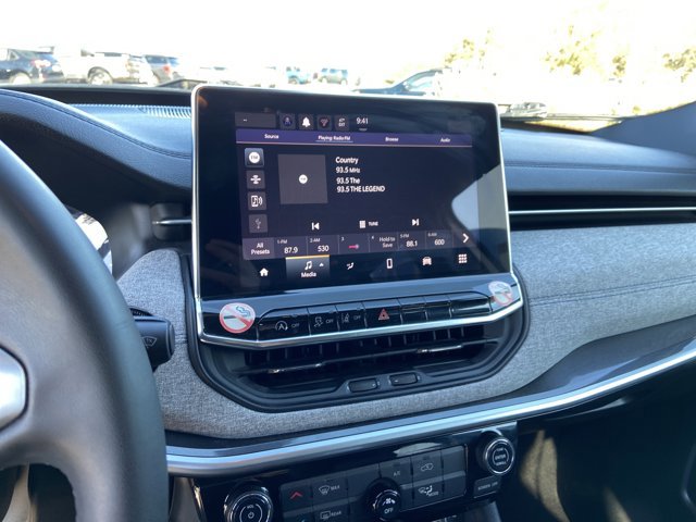 Used 2024 Jeep Compass Latitude image 37