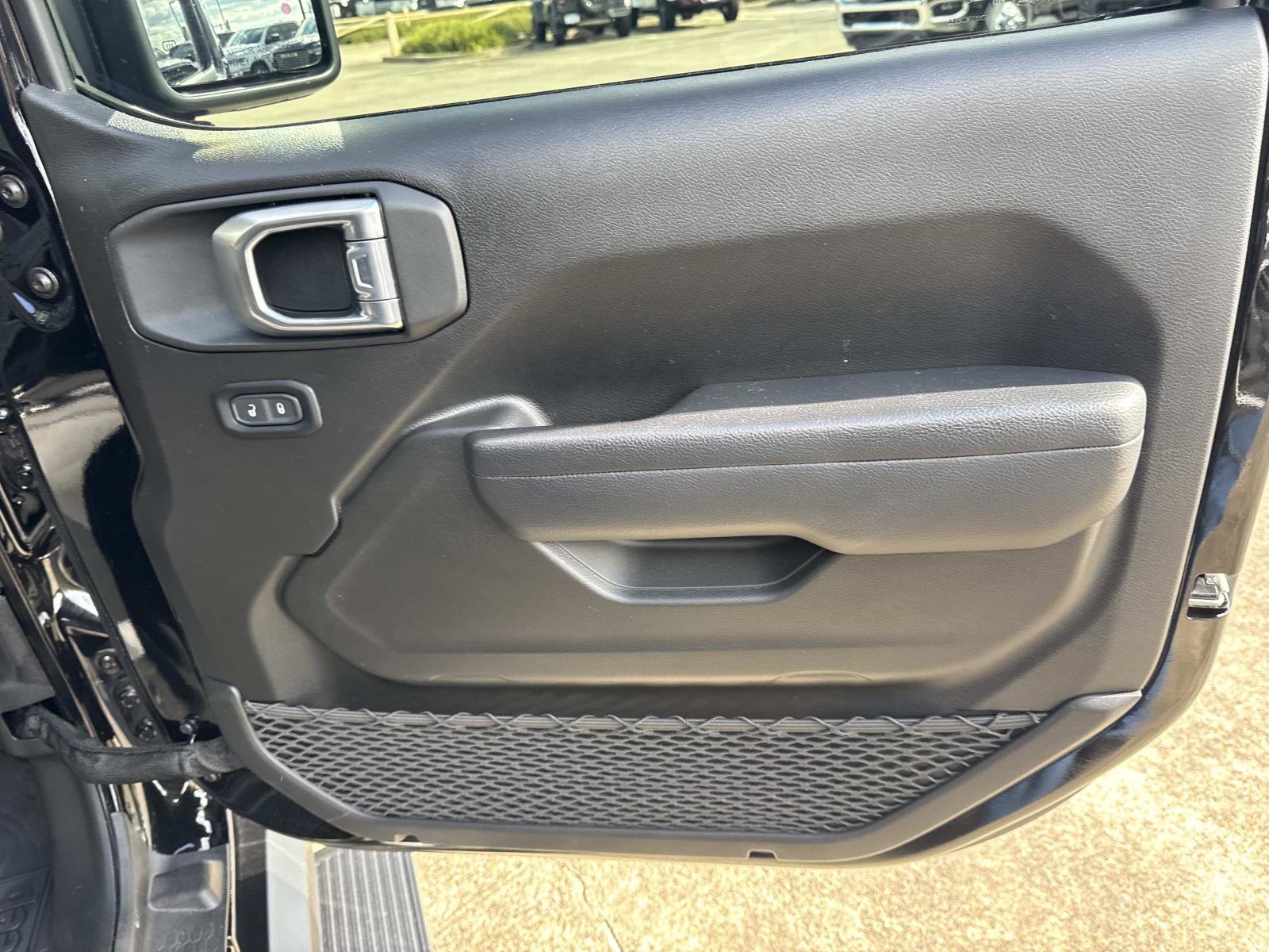 Used 2024 Jeep Gladiator Mojave w/ Convenience Group image 13