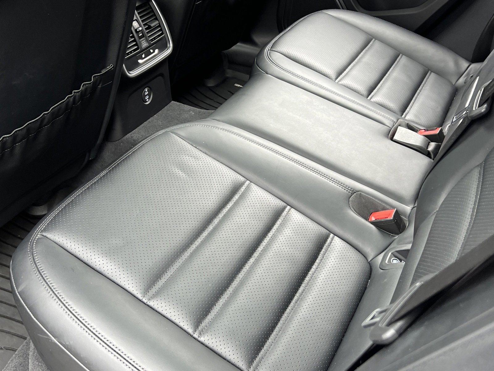 Certified 2025 Porsche Macan image 19