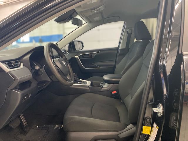 Used 2021 Toyota RAV4 LE image 10
