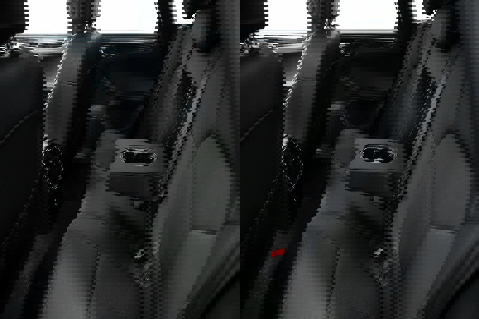 Certified 2023 Porsche Macan image 29