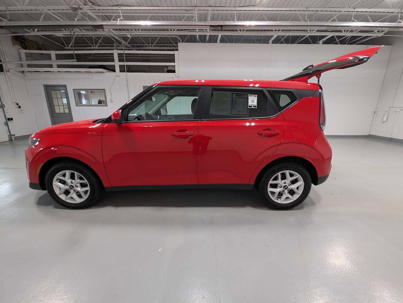 Used 2023 Kia Soul LX w/ LX Technology Package image 12