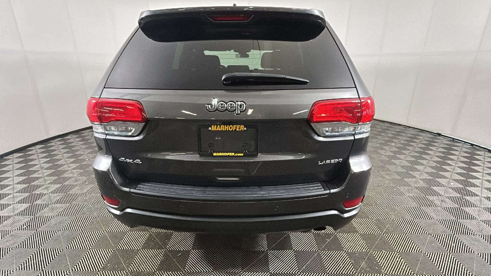 Used 2019 Jeep Grand Cherokee Laredo AWD/4WD image 4