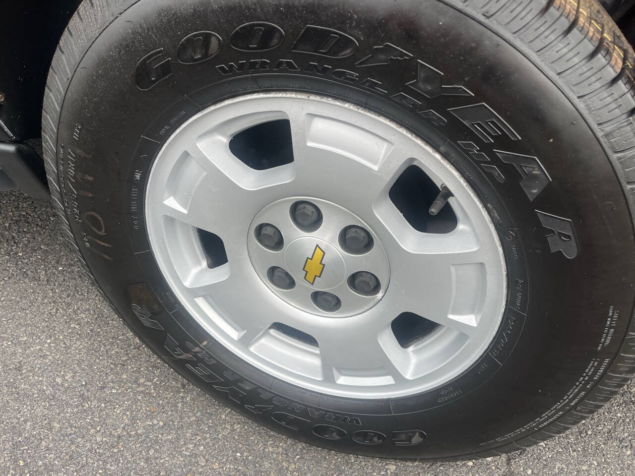 Used 2011 Chevrolet Avalanche LS w/ Convenience Package AWD/4WD image 10