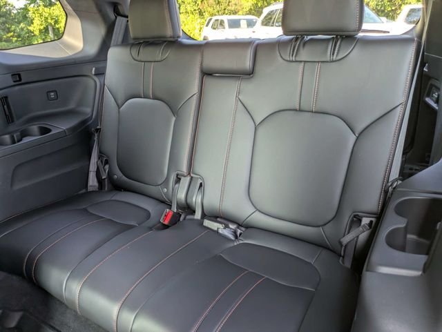 Used 2025 Honda Pilot TrailSport image 15