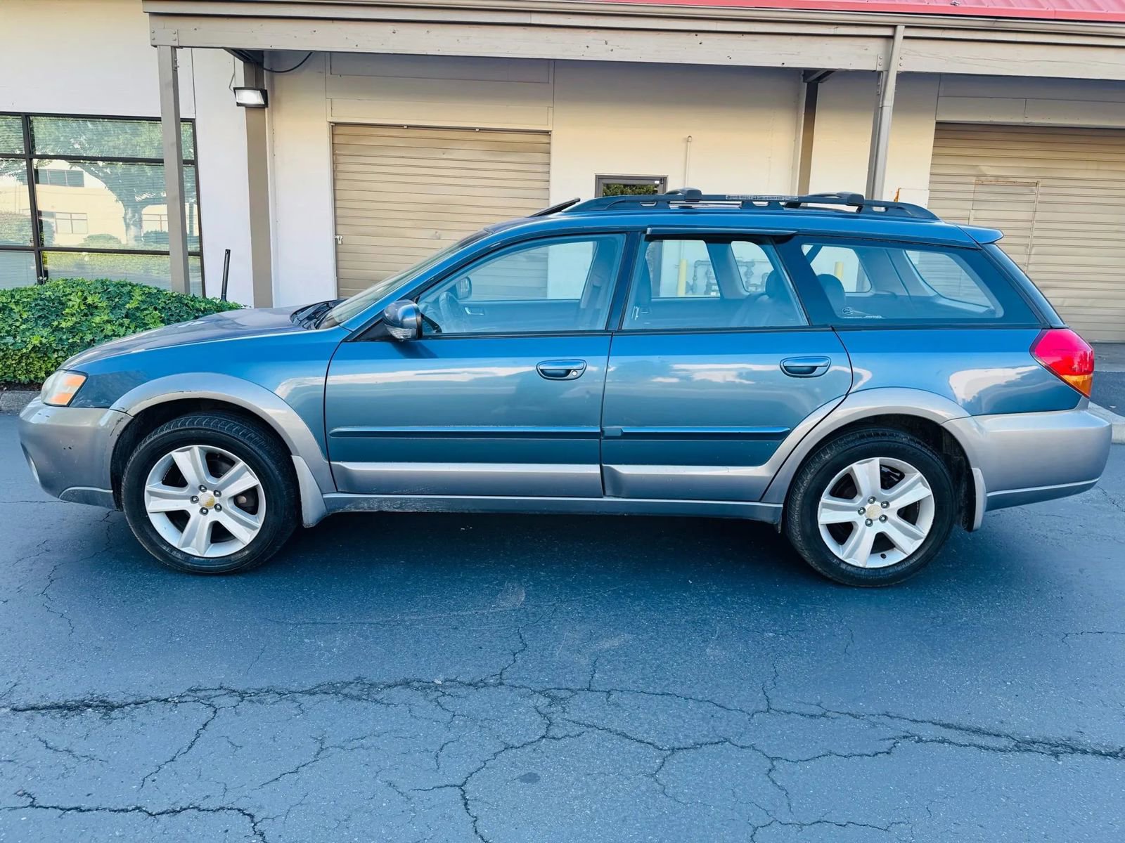 Used 2005 Subaru Outback 2.5XT Limited image 2