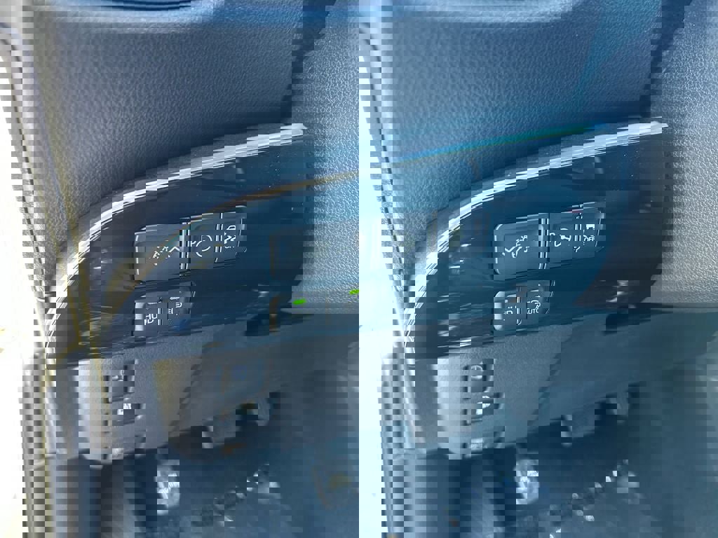 Used 2017 Toyota Prius Prime Advanced image 21