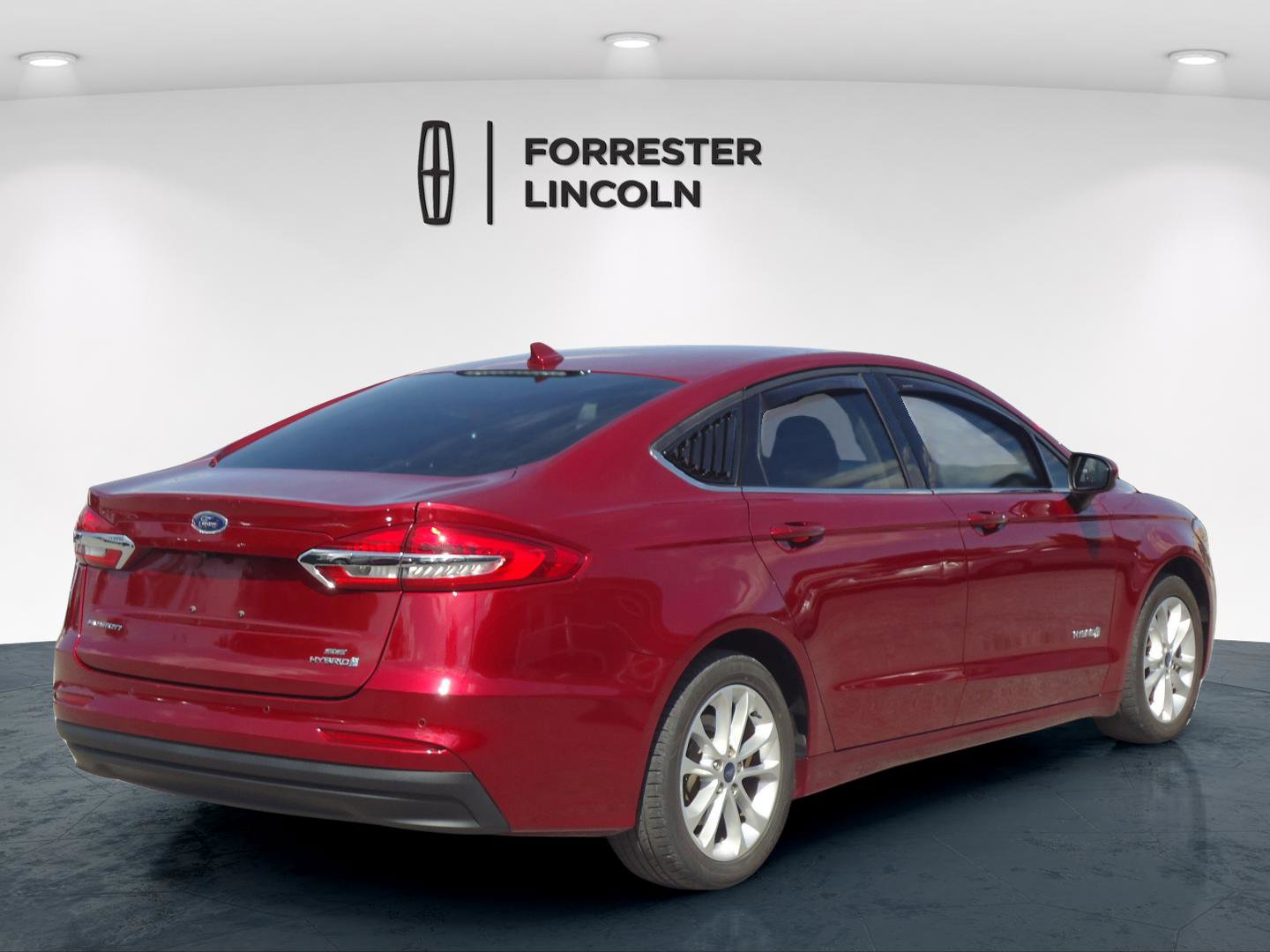 Used 2019 Ford Fusion SE FWD image 3