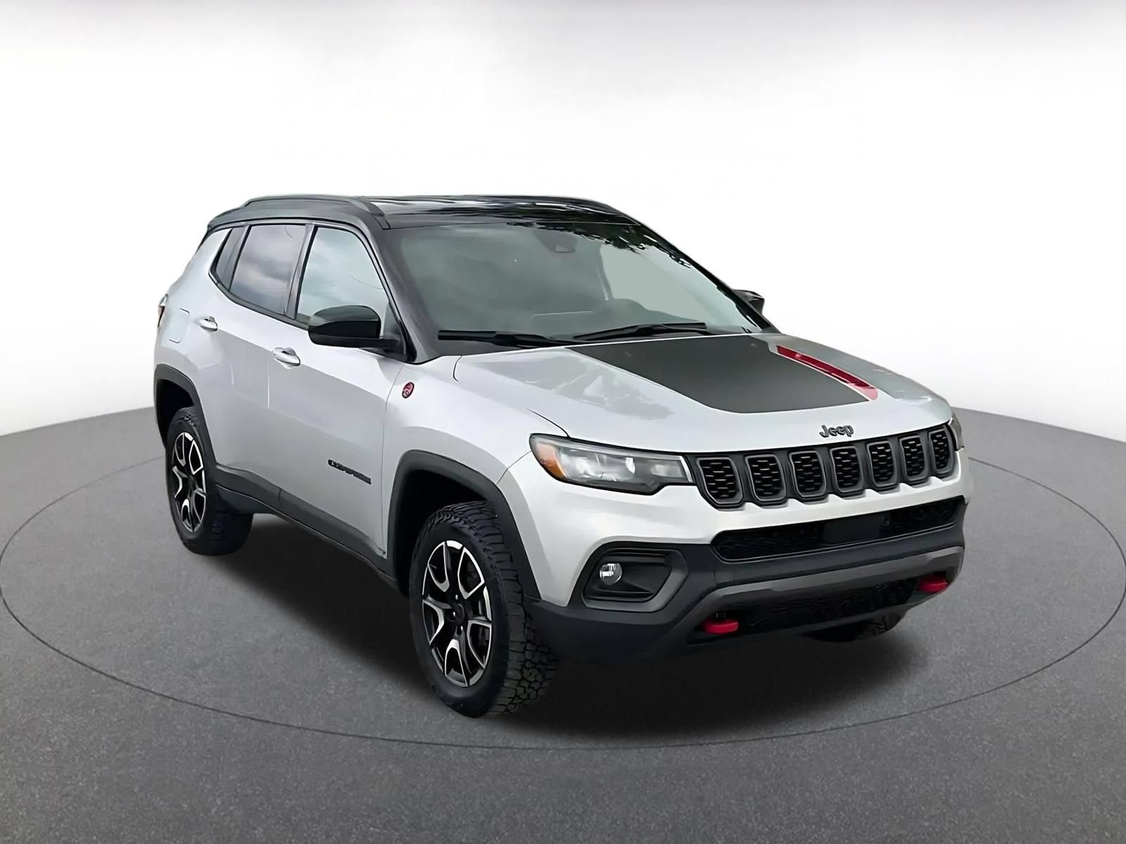 Used 2025 Jeep Compass Trailhawk AWD/4WD image 3