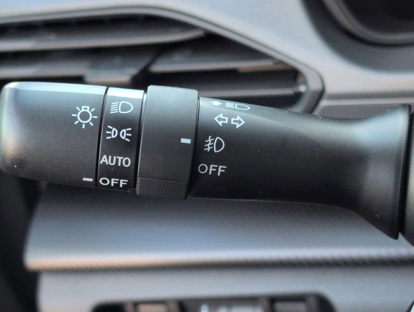 Used 2025 Subaru Crosstrek 2.0i Premium image 25