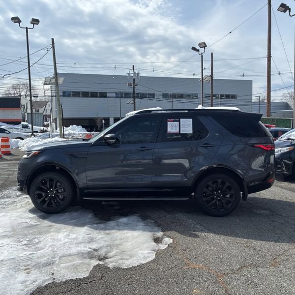 Used 2024 Land Rover Discovery Dynamic SE image 2