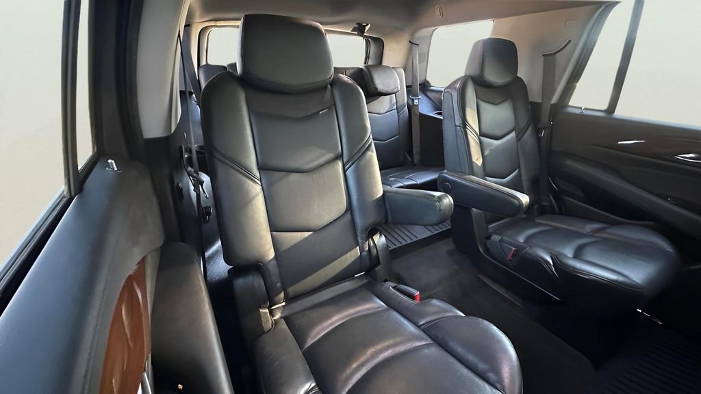 Used 2020 Cadillac Escalade Luxury image 28
