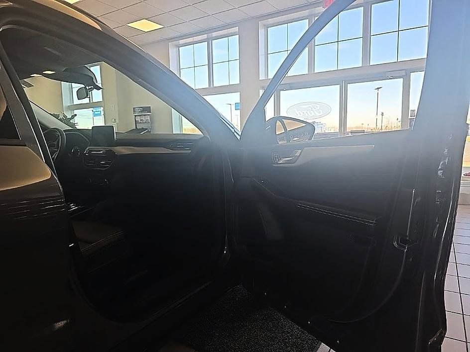 Used 2022 Ford Escape SEL image 35